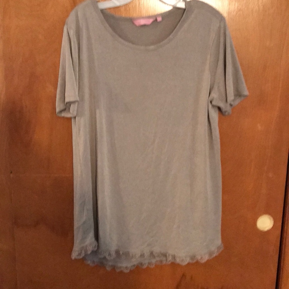 Tan tshirt